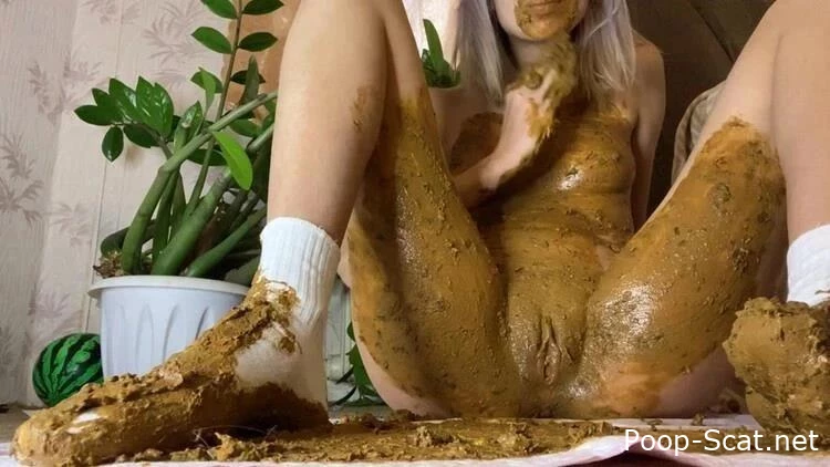 p00girl - stuffing socks in shit, body slope and a big pile of hot - Other Scat, Fouling Shit, Nauseous Scat