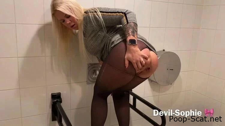 Devil Sophie - Fastfood piglets - really messed up the fast food toilet shit - Continue Eating Shit, Structure Shit, Desserts Scat