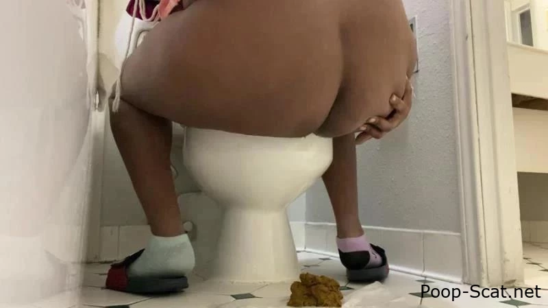 Backwards off the toilet shit - LashayyChapo - Pervy Eats Shit, Filthy, Handjob Scat